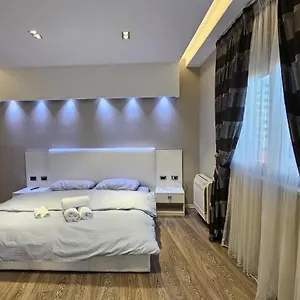 Aura Skanderbeg Square Apartment